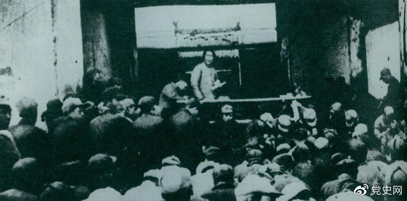 1935年12月27日，毛澤東在陜北瓦窯堡黨的活動(dòng)分子會(huì)議上作《論反對(duì)日本帝國(guó)主義的策略》報(bào)告。